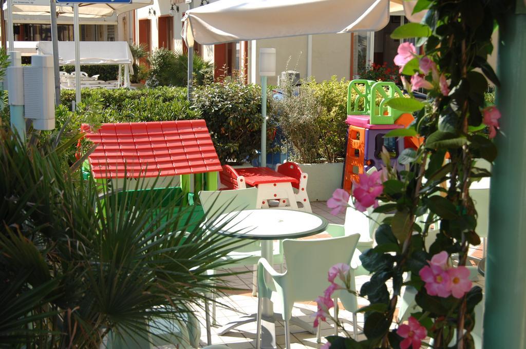 Hotel Gaia Rimini Extérieur photo